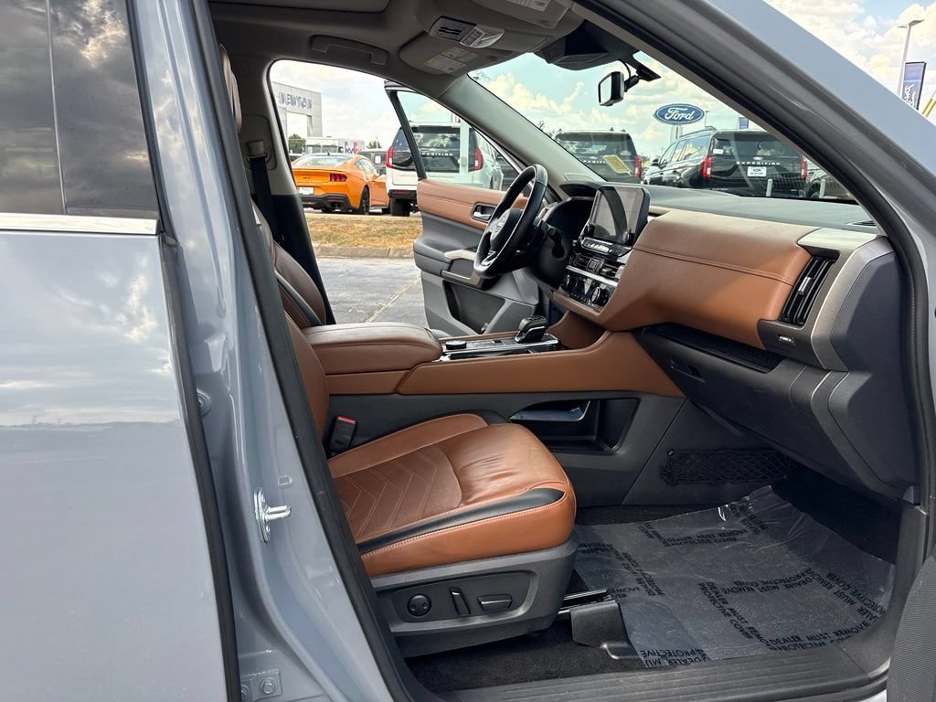 Used 2023 Nissan Pathfinder Platinum w/ Cargo Package AWD/4WD image 41
