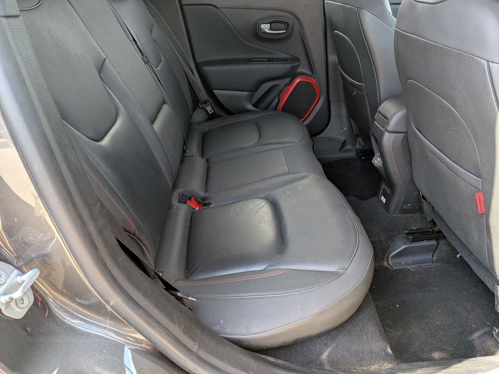 Used 2019 Jeep Renegade Trailhawk AWD/4WD image 18
