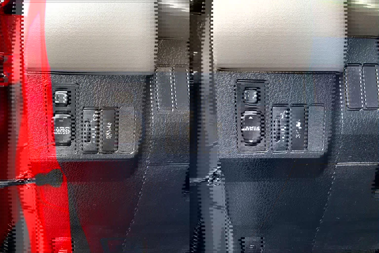 Used 2013 Toyota RAV4 XLE image 33