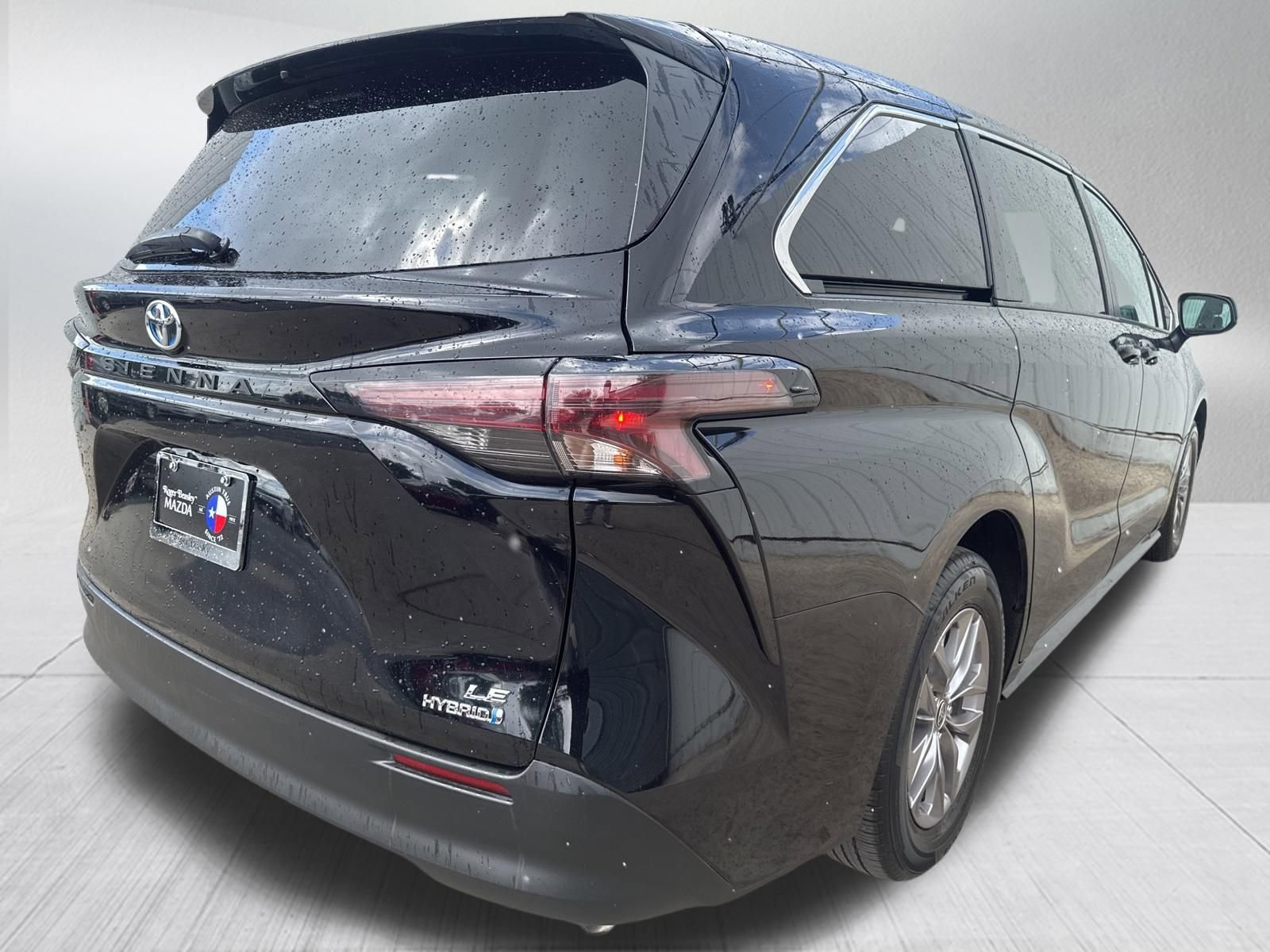 Used 2023 Toyota Sienna LE FWD image 9