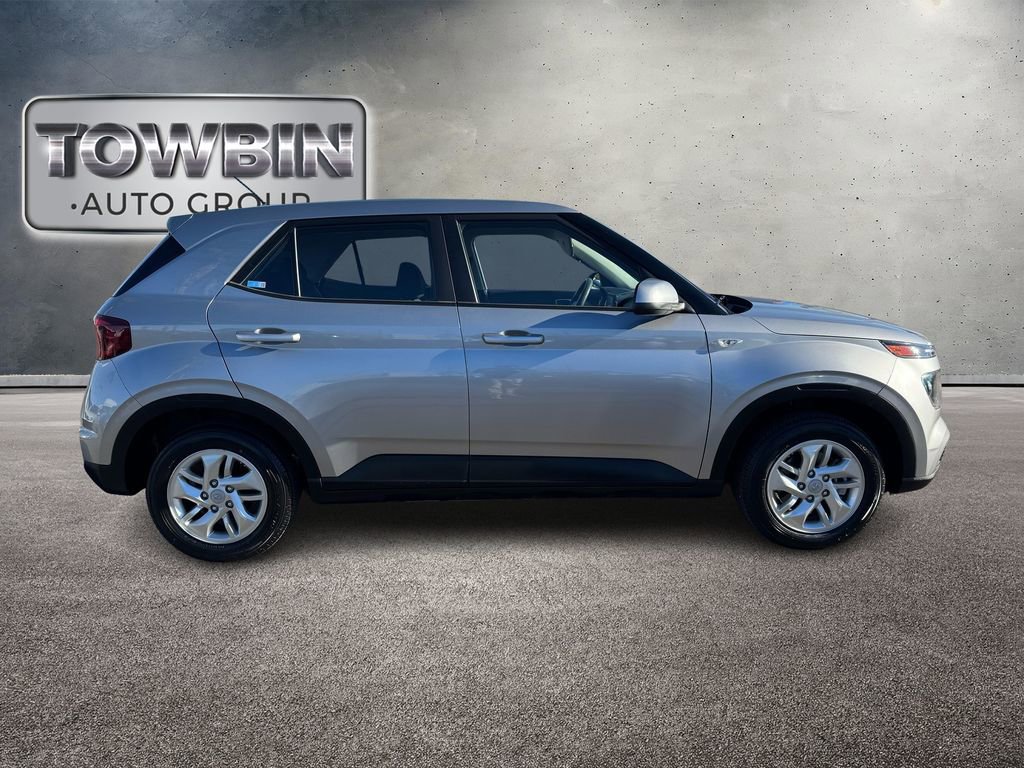 Used 2024 Hyundai Venue SE image 3