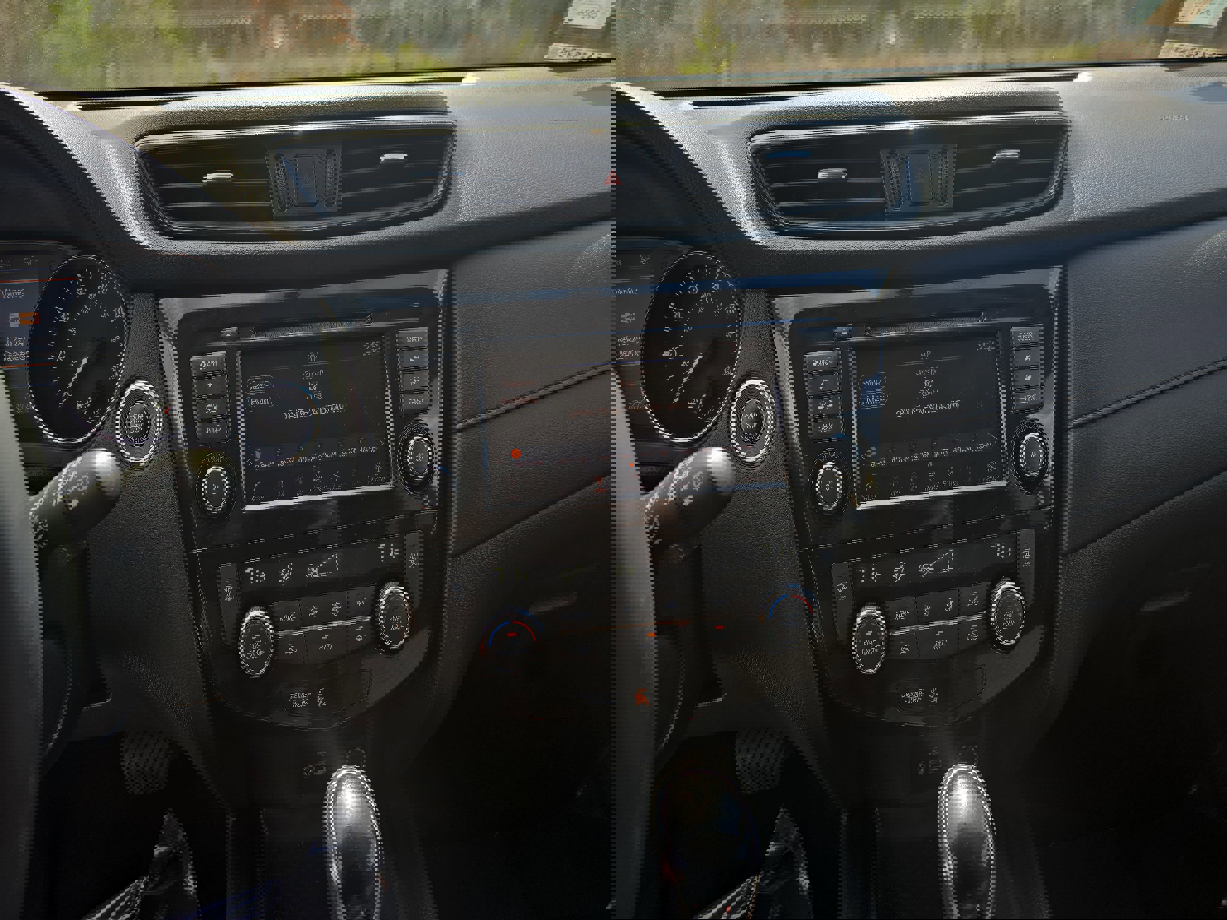 Used 2018 Nissan Rogue SV image 22