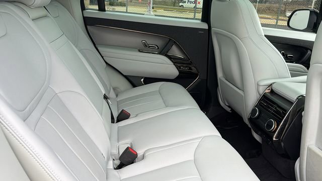 Used 2025 Land Rover Range Rover Sport SE AWD/4WD image 32
