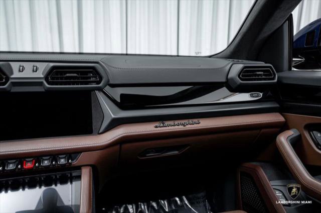 Used 2025 Lamborghini Urus SE image 37