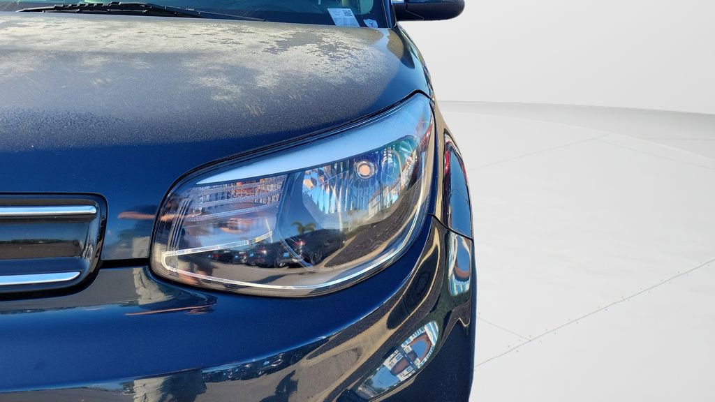 Used 2019 Kia Soul + image 9