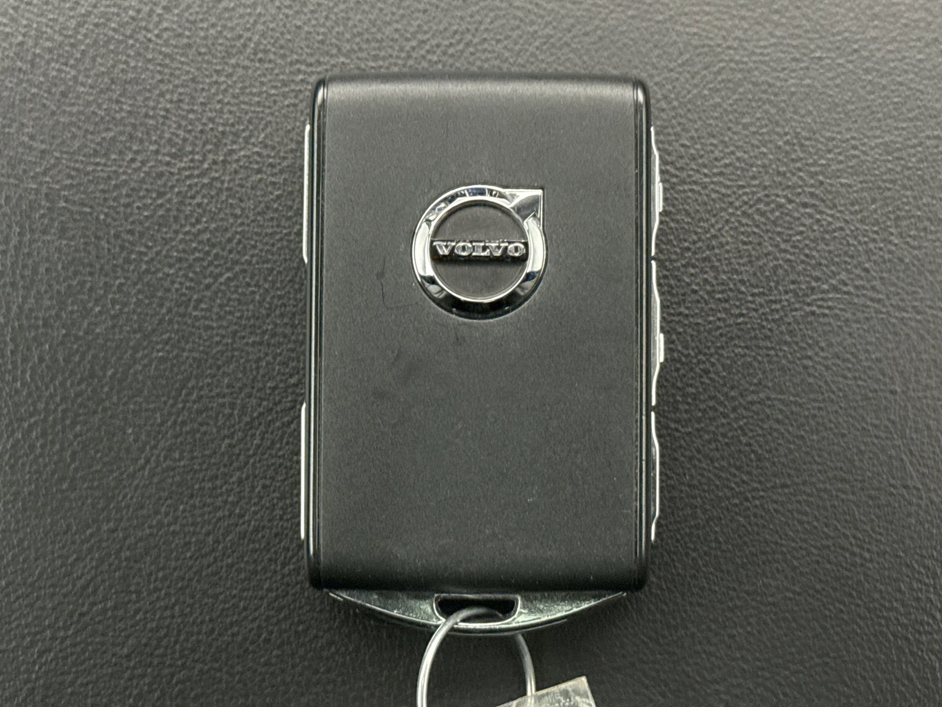 Used 2023 Volvo XC60 B5 Plus w/ Climate Package image 24