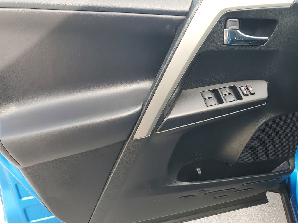 Used 2016 Toyota RAV4 XLE image 40