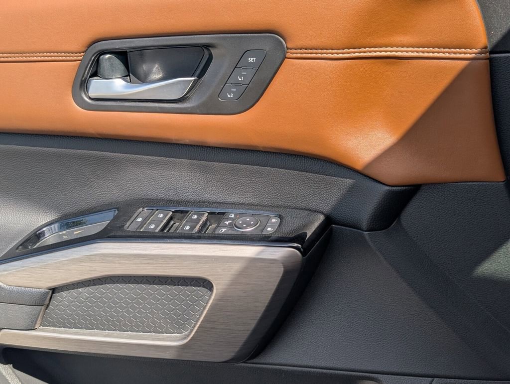 Used 2023 Nissan Pathfinder Platinum w/ Cargo Package image 26