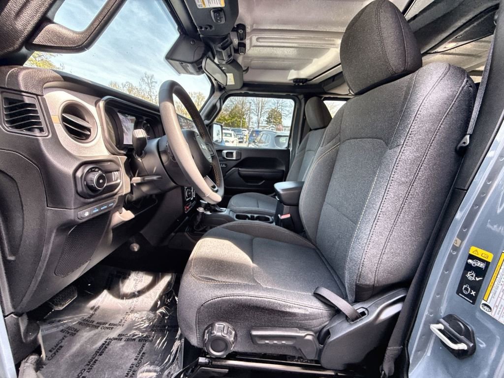 Used 2024 Jeep Wrangler Unlimited image 7