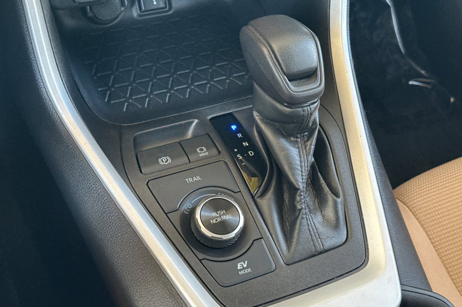 Certified 2022 Toyota RAV4 LE AWD/4WD image 25