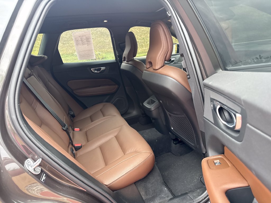 Used 2025 Volvo XC60 B5 Plus w/ Protection Package Premier AWD/4WD image 21