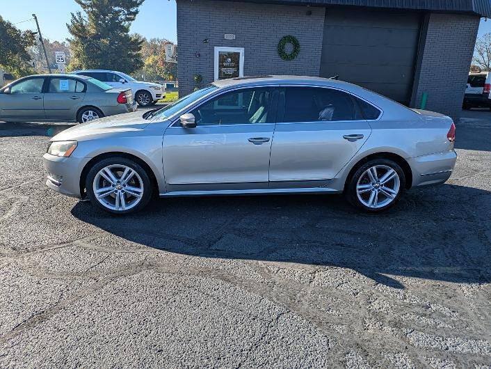 Used 2014 Volkswagen Passat TDI SE FWD image 2