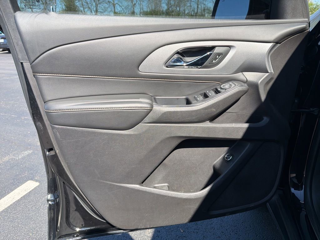 Used 2018 Chevrolet Traverse LT image 28