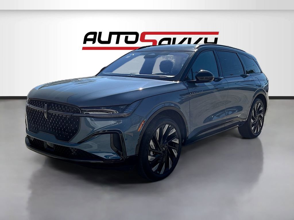 Used 2025 Lincoln Nautilus Reserve w/ Jet Appearance Package image 3