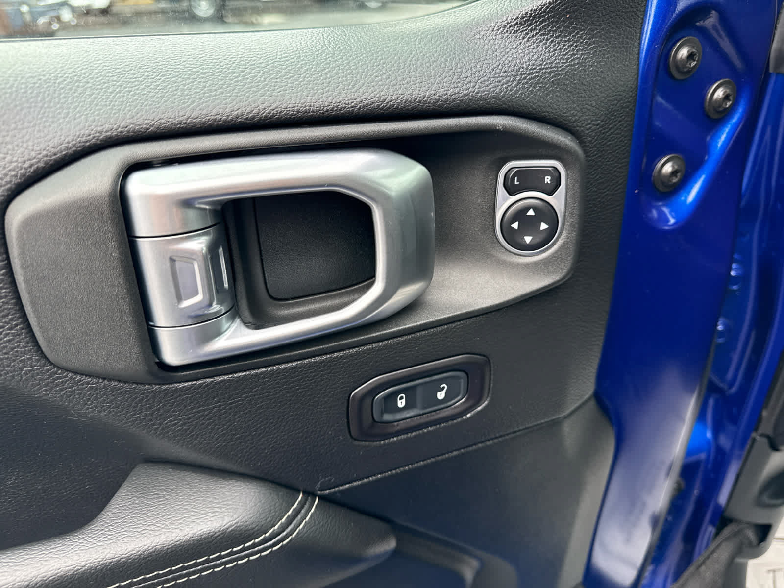 Used 2019 Jeep Wrangler Unlimited Sahara w/ Safety Group AWD/4WD image 10
