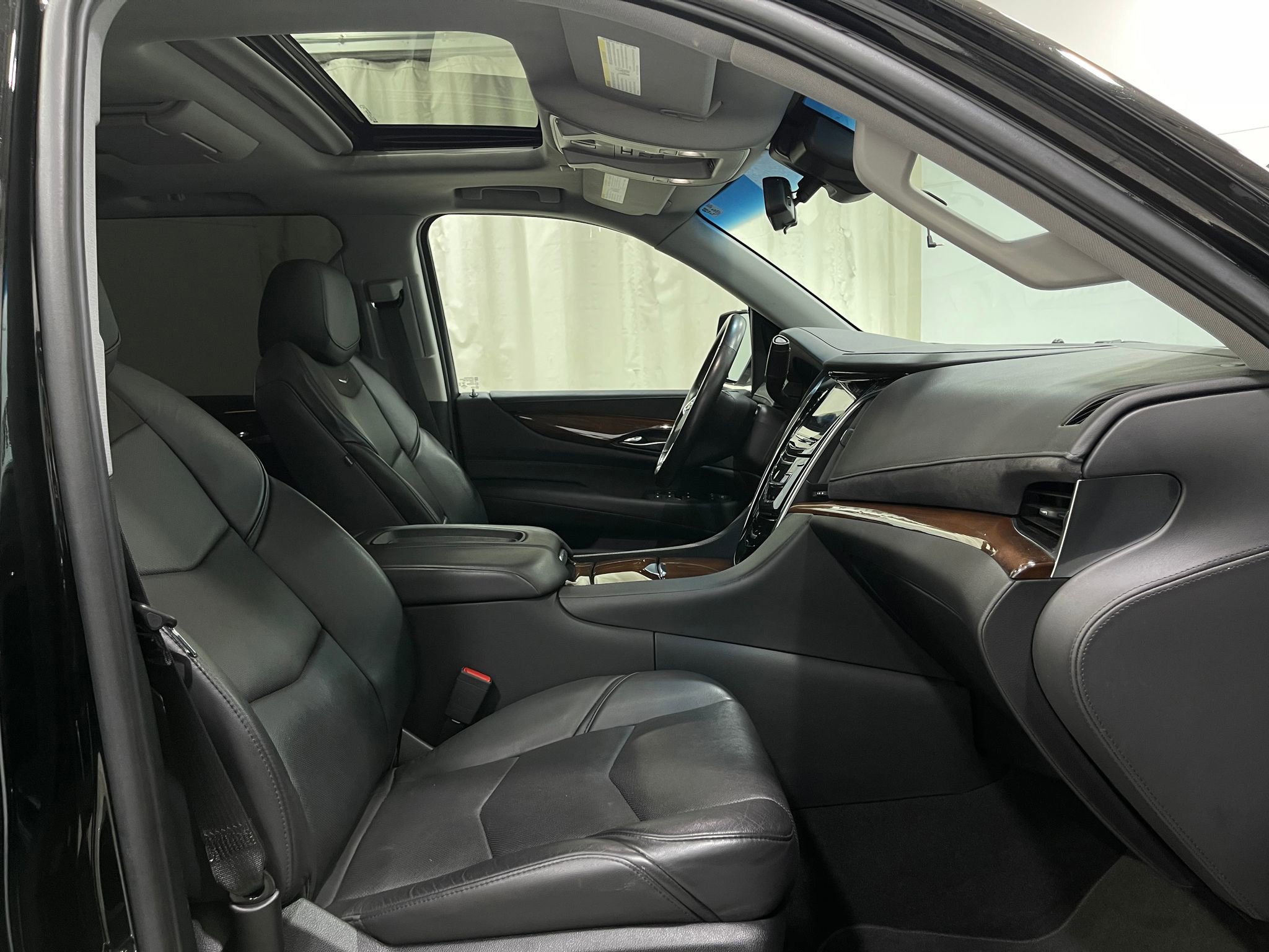 Used 2019 Cadillac Escalade ESV Luxury image 33