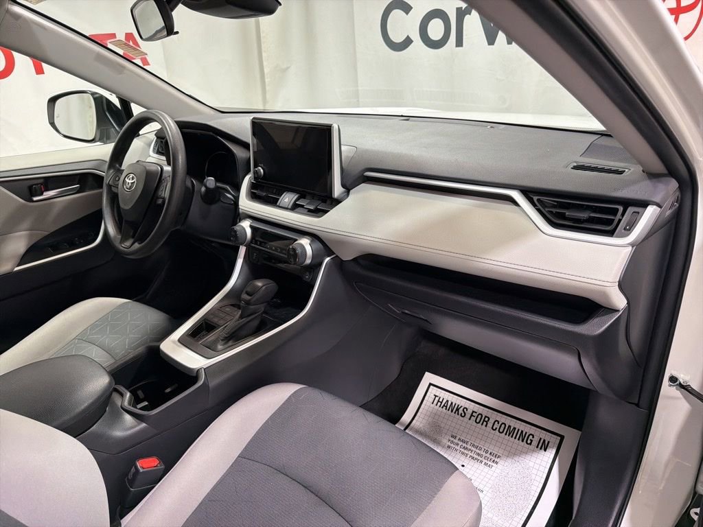 Used 2025 Toyota RAV4 XLE AWD/4WD image 13