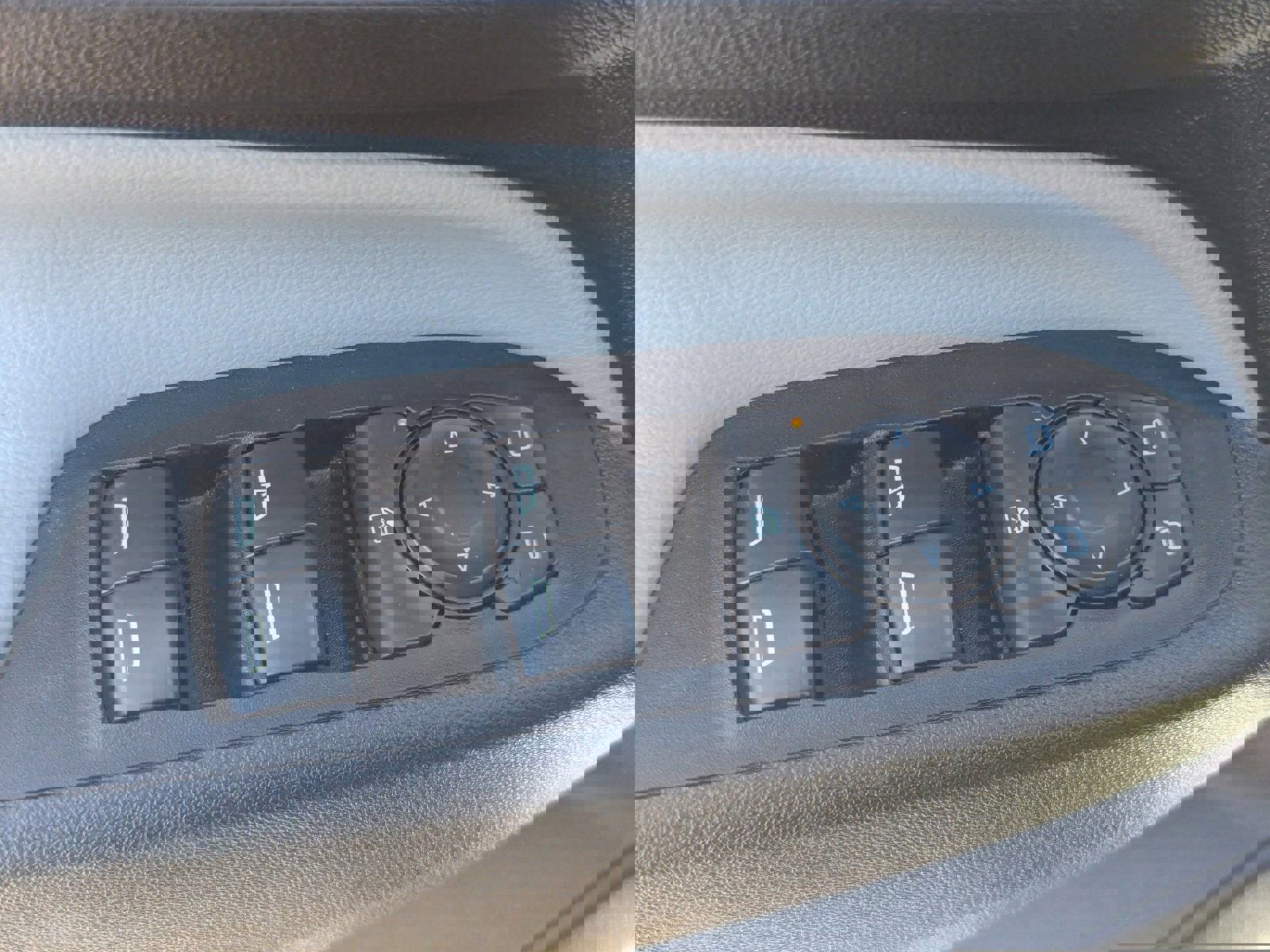 Used 2020 Chevrolet Equinox LS image 25