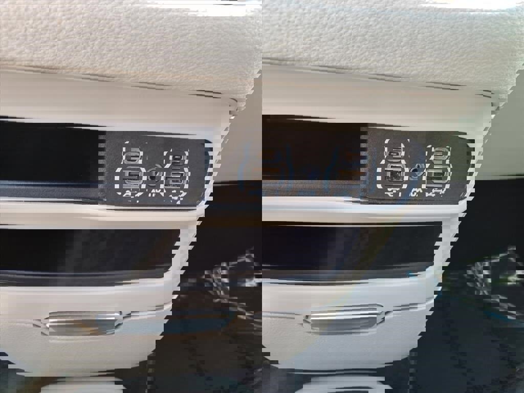 Used 2024 Chrysler Pacifica Select image 30