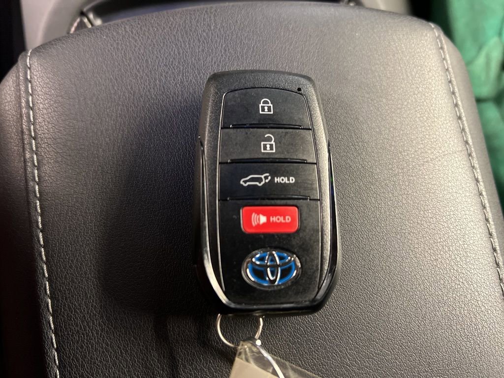 Used 2022 Toyota Venza XLE image 37