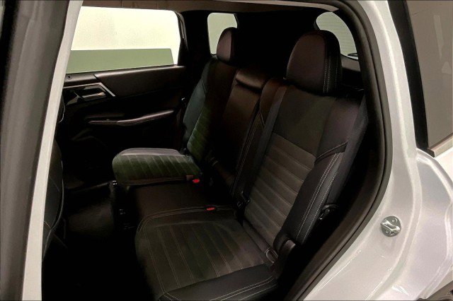 Used 2024 Mitsubishi Outlander SE image 25