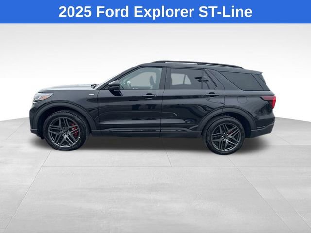 Used 2025 Ford Explorer ST-Line w/ ST-Line Street Pack image 2