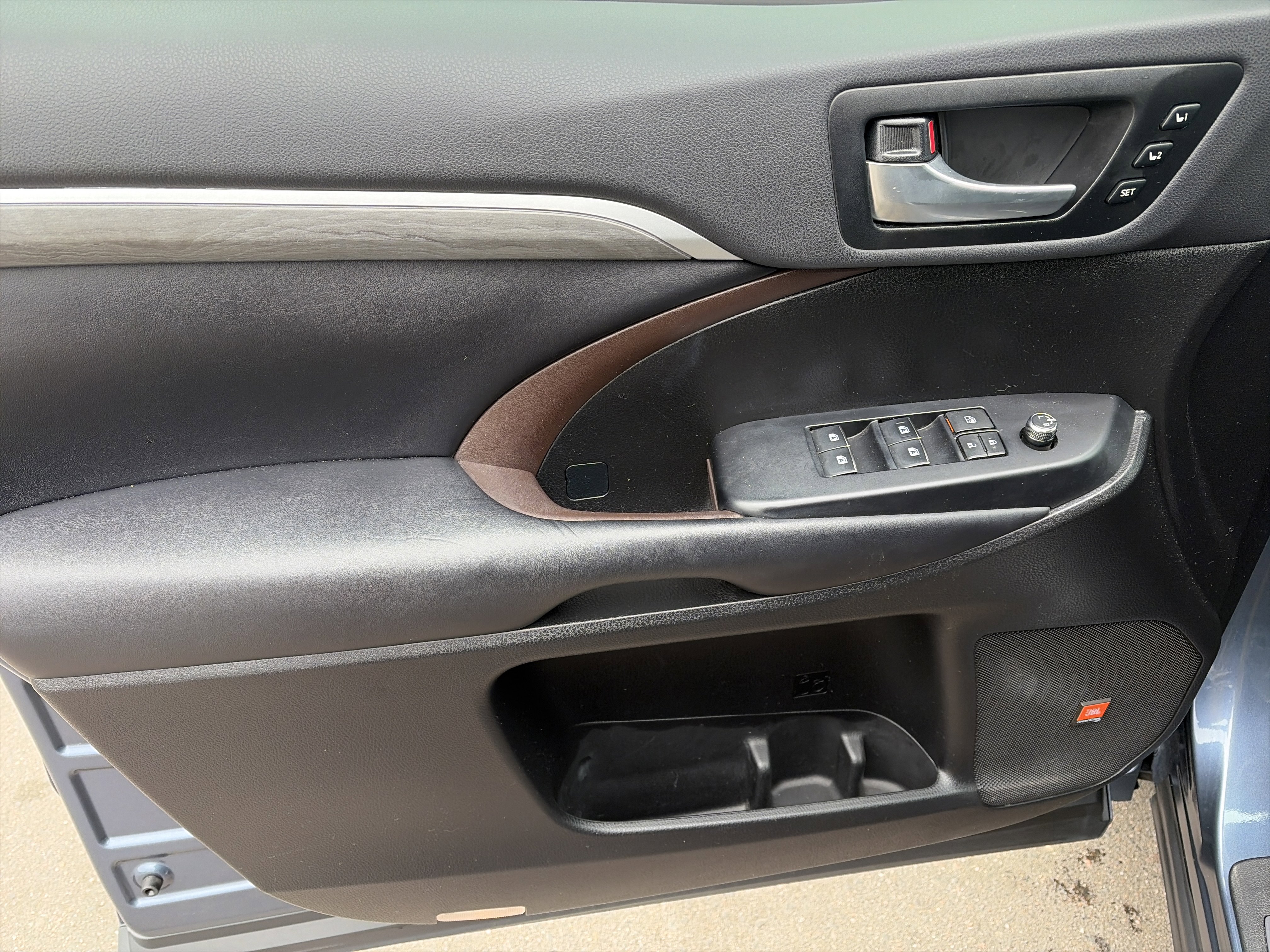 Used 2019 Toyota Highlander Limited AWD/4WD image 12