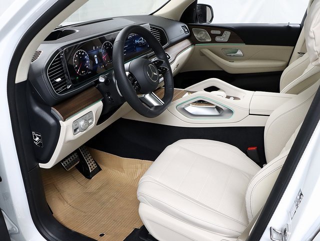 Certified 2025 Mercedes-Benz GLS 580 4MATIC image 11