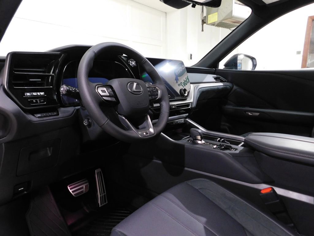 Used 2025 Lexus TX 500h AWD image 27