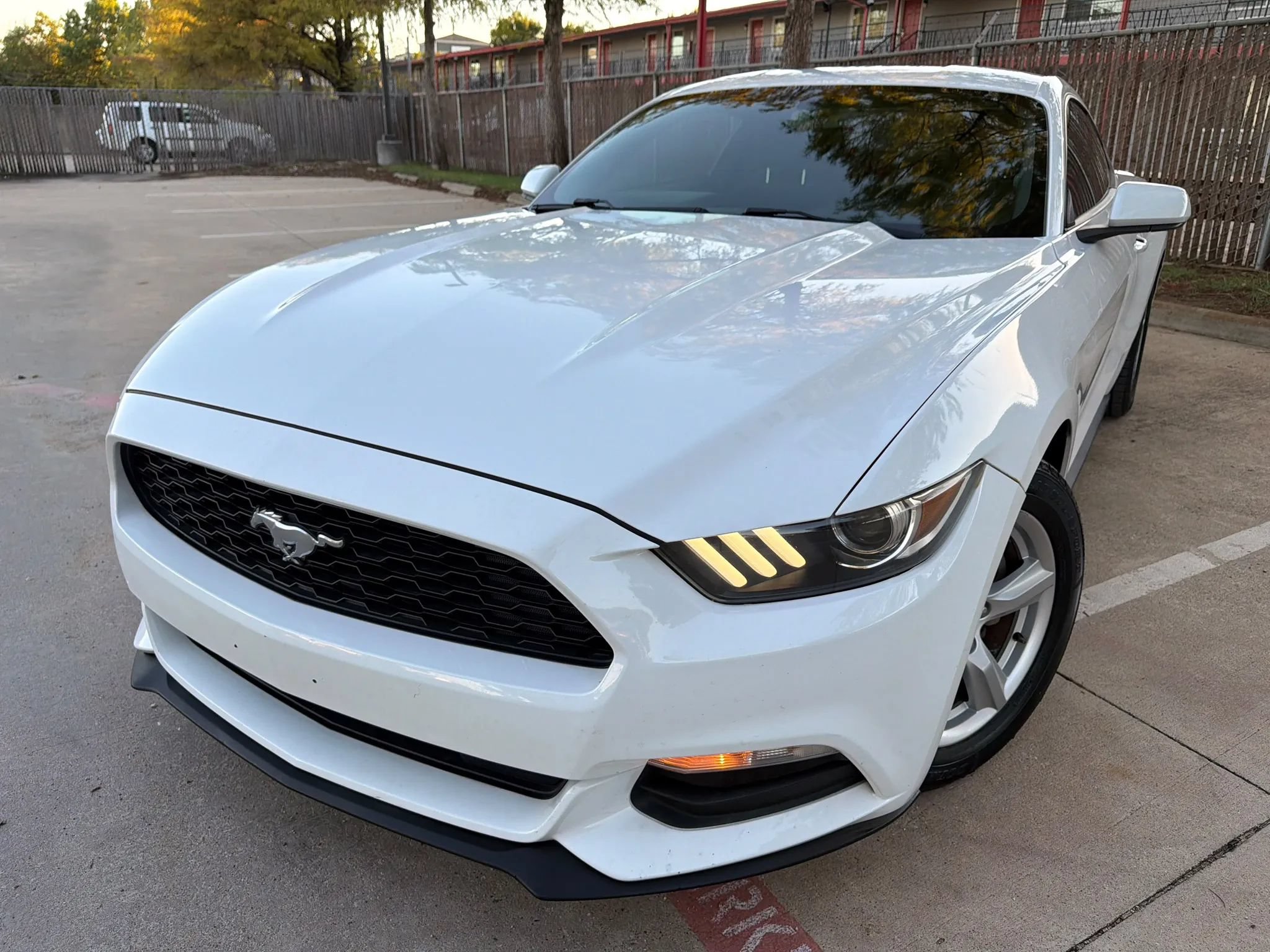 Used 2016 Ford Mustang Coupe RWD image 1