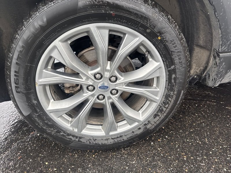 Used 2022 Ford Explorer XLT w/ Equipment Group 202A image 9