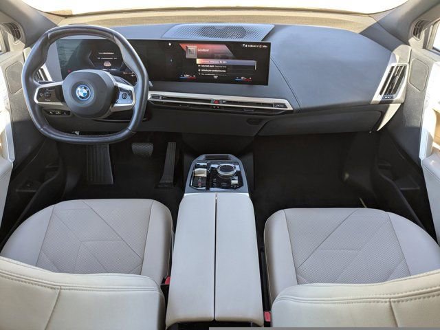 Used 2023 BMW iX xDrive50 image 18