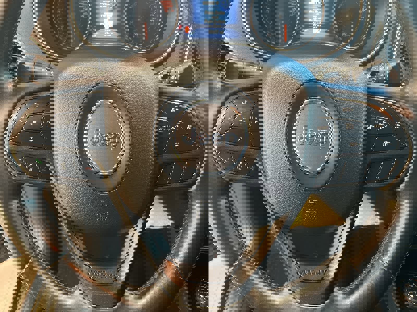 Used 2019 Jeep Cherokee Trailhawk w/ Cold Weather Group image 14