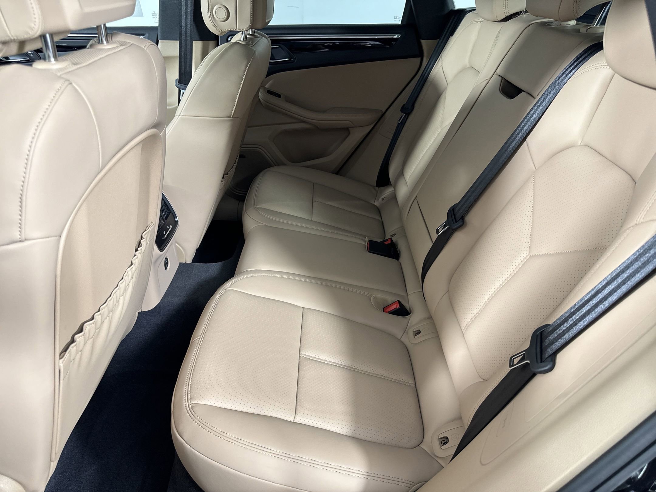 Certified 2025 Porsche Macan image 23