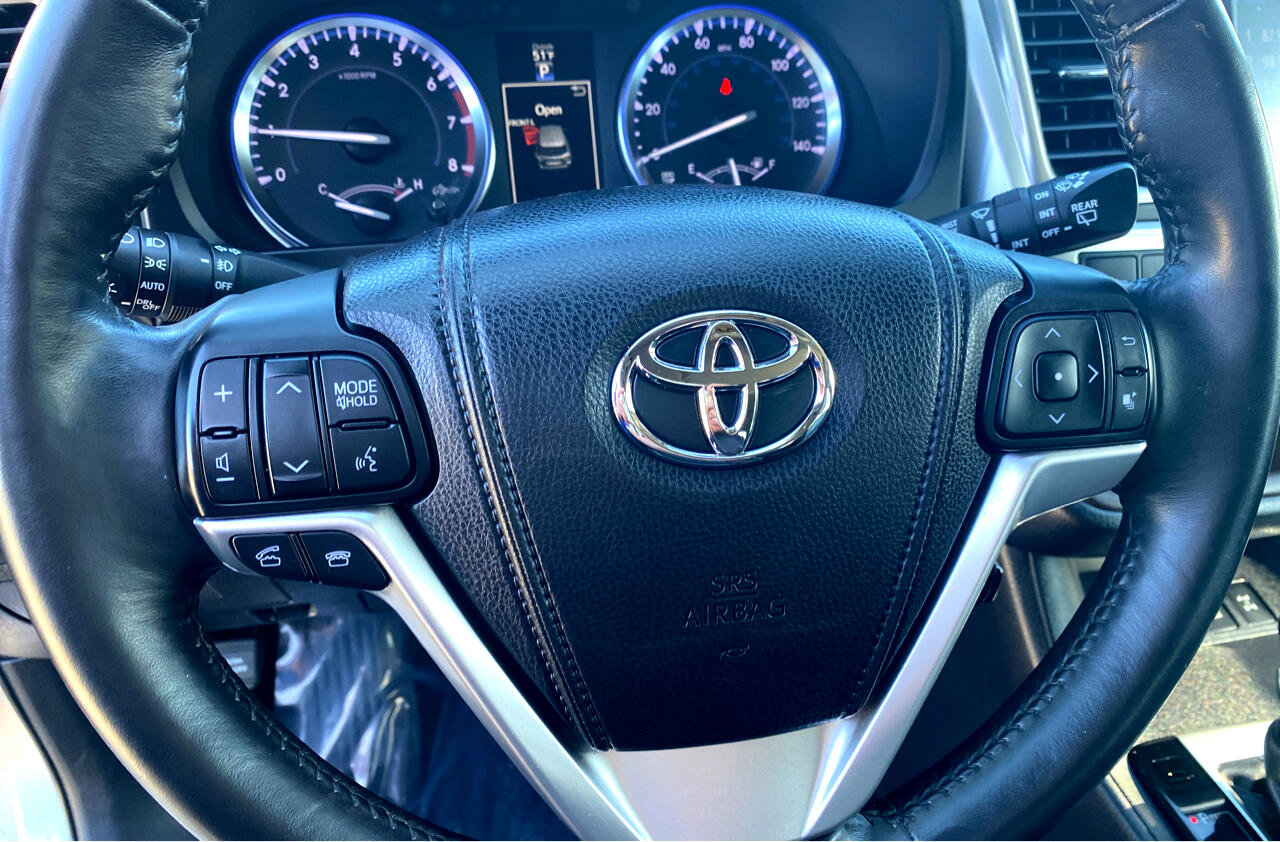 Used 2015 Toyota Highlander XLE image 18