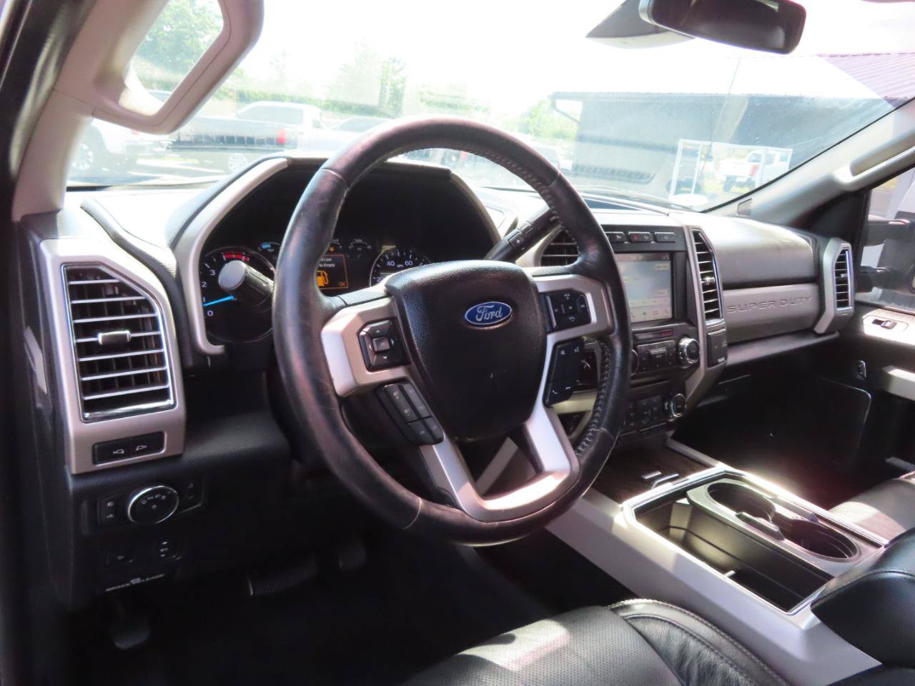 Used 2017 Ford F250 Lariat w/ Lariat Ultimate Package AWD/4WD image 32