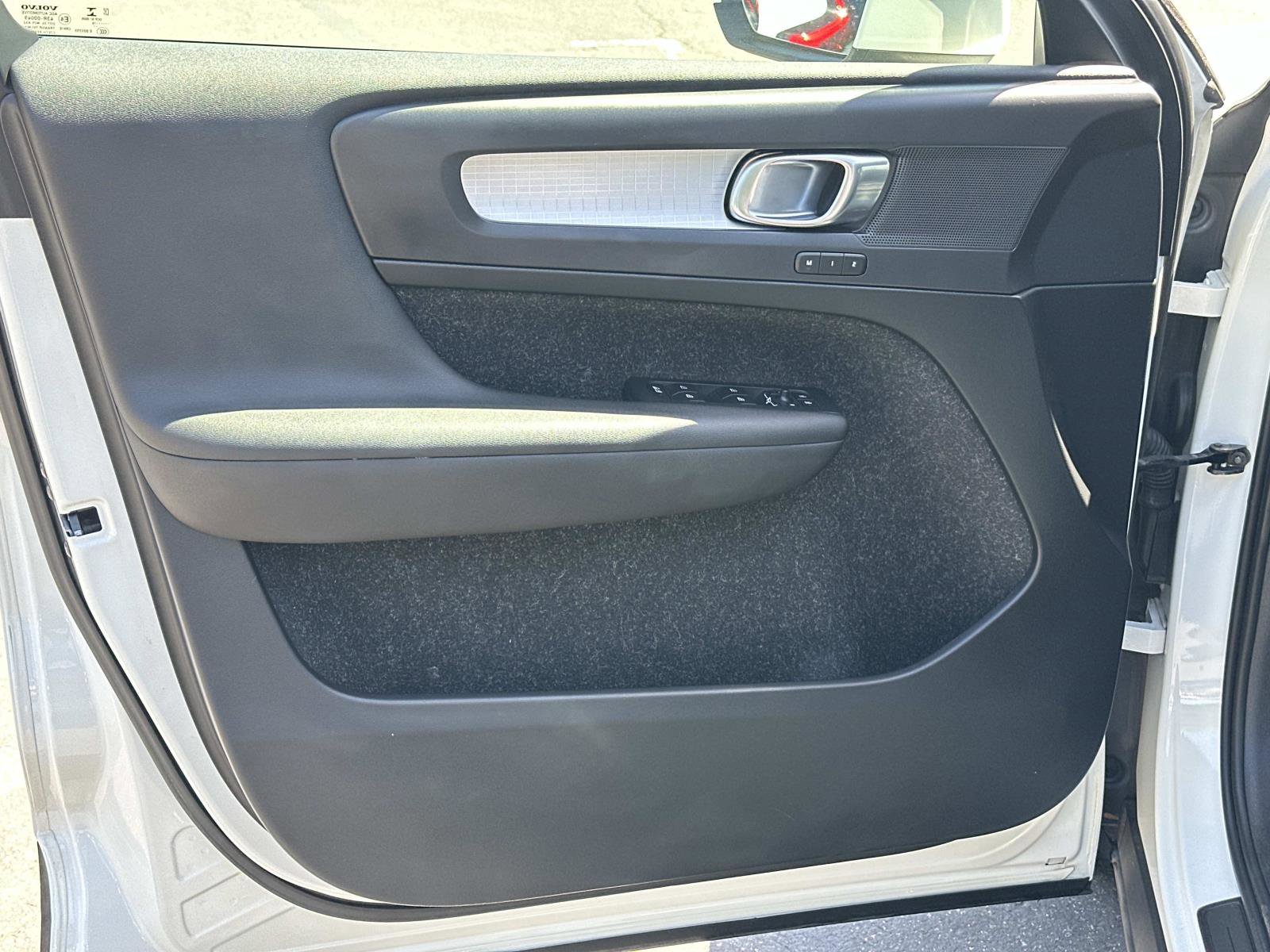 Used 2019 Volvo XC40 T5 Momentum AWD/4WD image 17