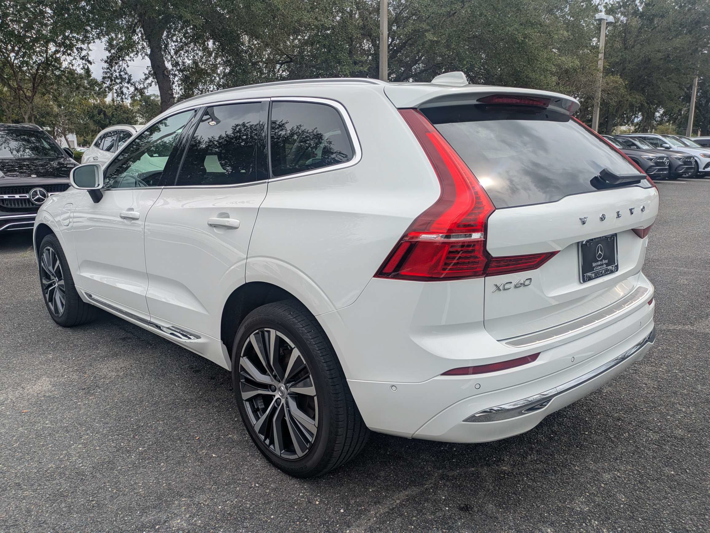Used 2022 Volvo XC60 T8 Inscription Expression w/ Advanced Package AWD/4WD image 5