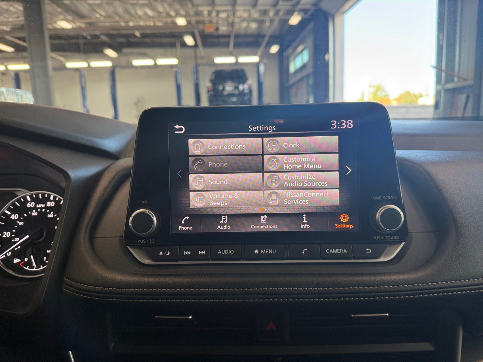 Used 2025 Nissan Rogue SV AWD/4WD image 25