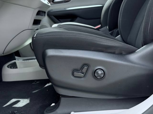 Certified 2023 Chrysler Voyager LX FWD image 19