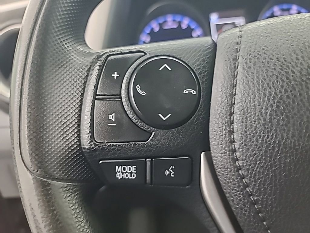 Used 2018 Toyota RAV4 LE image 27