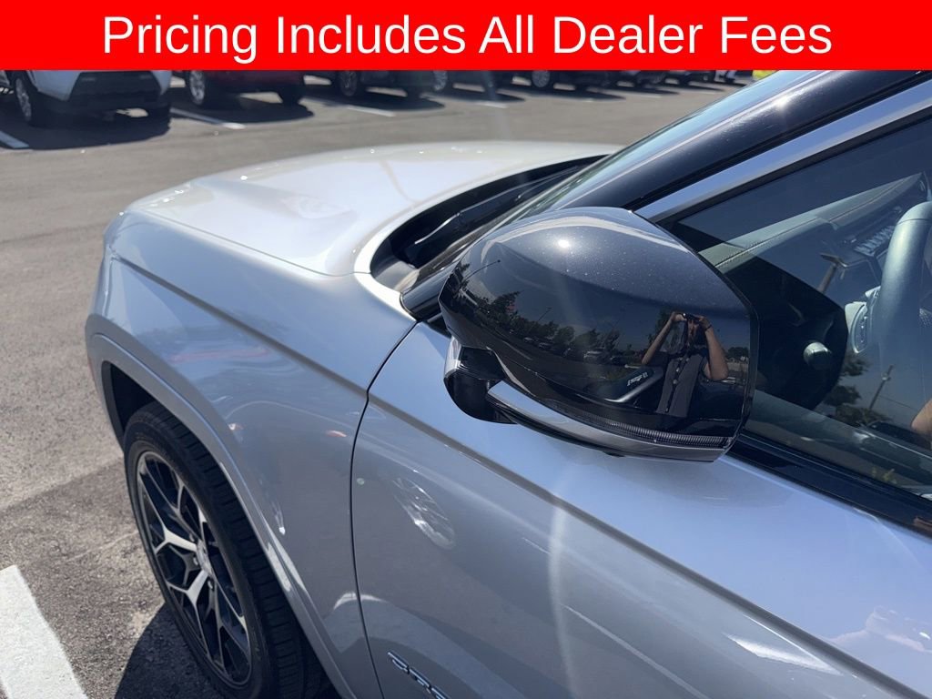 Used 2023 Jeep Grand Cherokee Summit AWD/4WD image 8