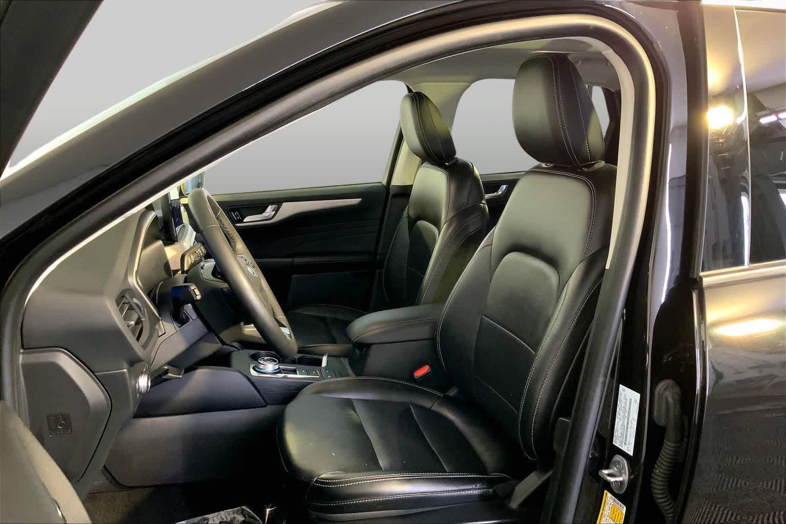 Used 2022 Ford Escape SEL w/ Technology Package FWD image 9