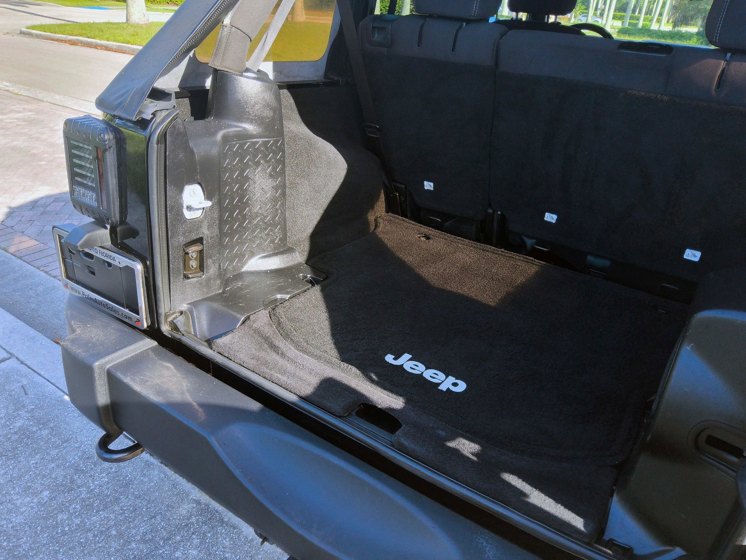 Used 2014 Jeep Wrangler Unlimited Rubicon w/ Connectivity Group AWD/4WD image 52
