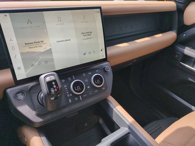 New 2026 Land Rover Defender 130 X-Dynamic SE AWD/4WD image 11