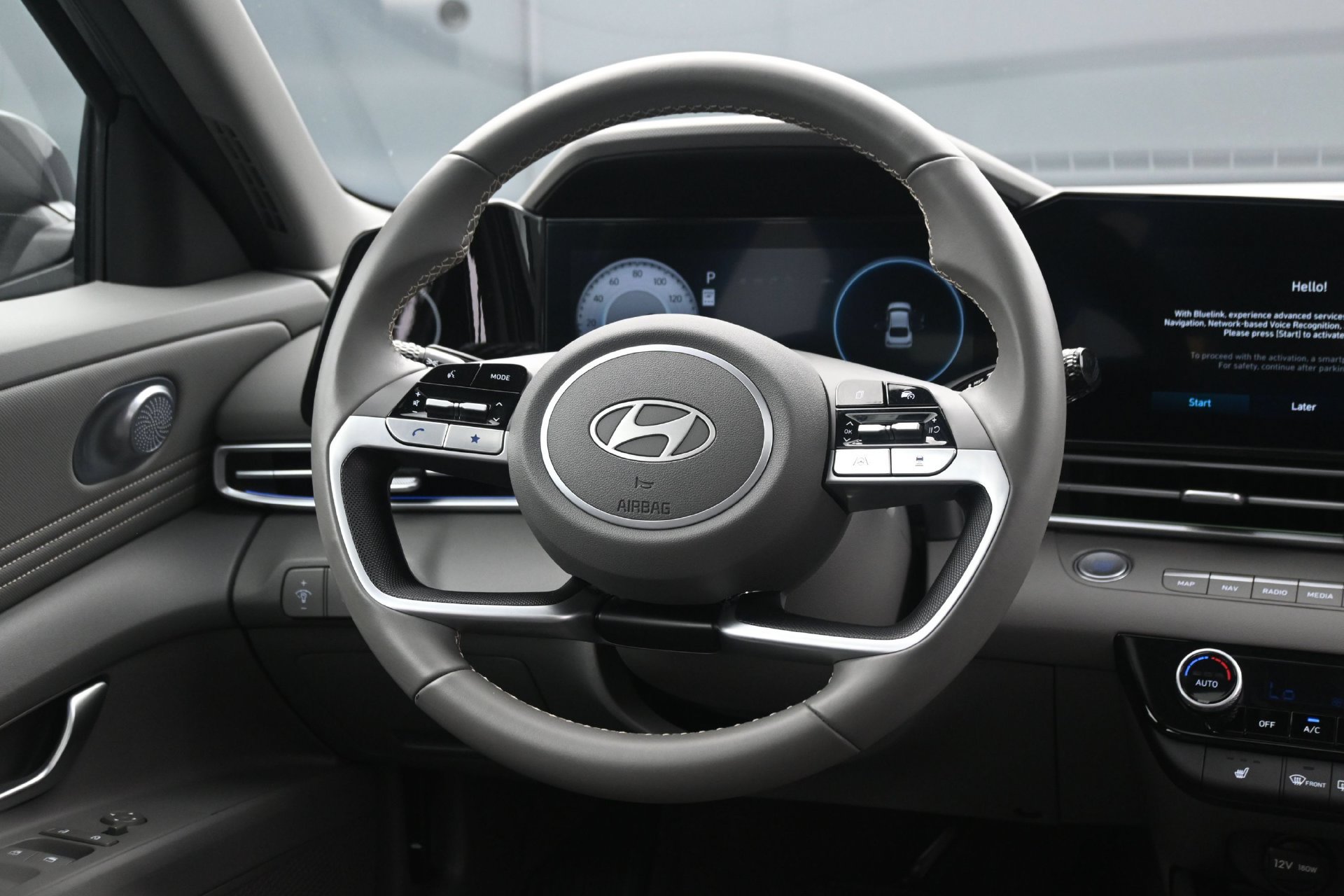Used 2025 Hyundai Elantra SEL FWD image 17