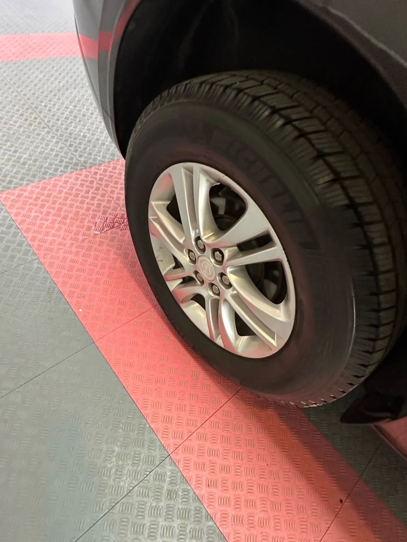 Used 2018 Buick Enclave Essence image 36