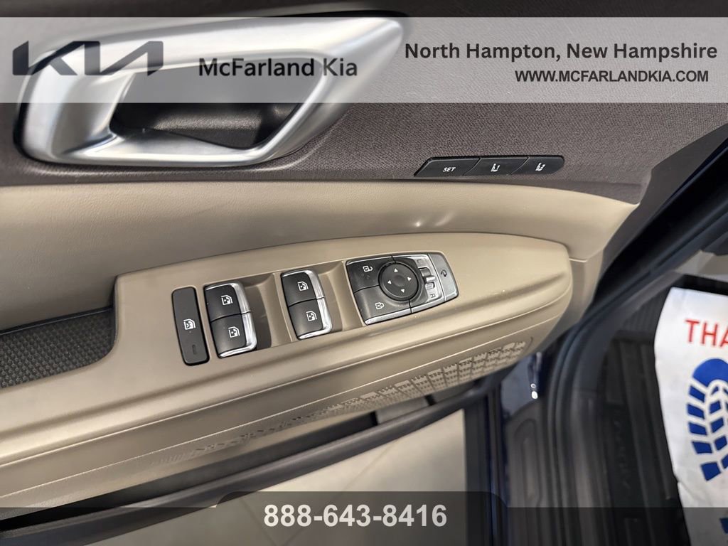 Used 2026 Kia Carnival EX image 11