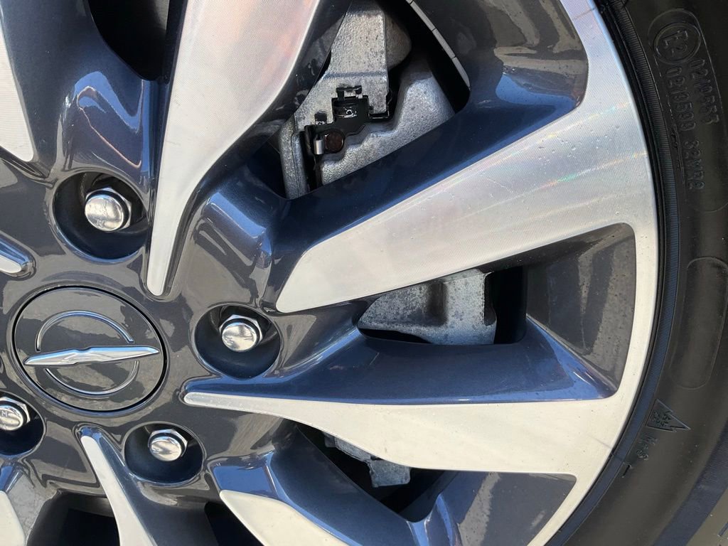 Used 2022 Chrysler Pacifica Touring-L w/ Uconnect Theater Family Group image 89