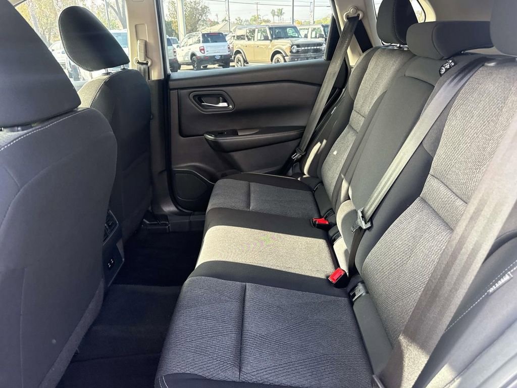 Used 2024 Nissan Rogue SV image 10
